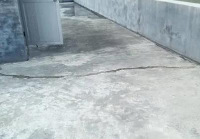 翁源楼顶漏水维修公司分享下如何解决卫生间隐蔽部位漏水的问题?